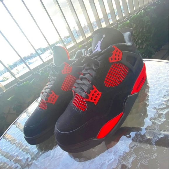 Air Jordan 4 Retro “Red Thunder”
